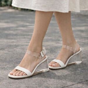 Matiko Heely Clear Vinyl Wedge Sandals White Lucite Heel Women’s 6.5 / EU 37 NIB